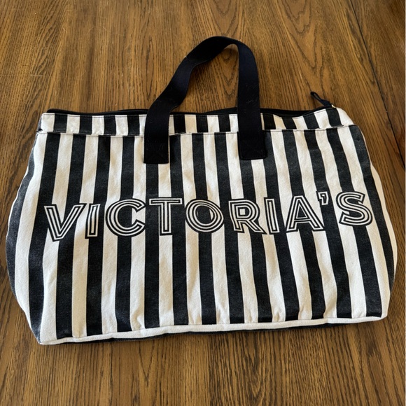 Victoria's Secret Black and White Beach bag set! - Picture 2 of 9